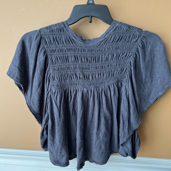 Free People Ruffled Up Women's Grey Smocked Short Sleeve Linen Blend Top Size XS - Picture 4 of 5